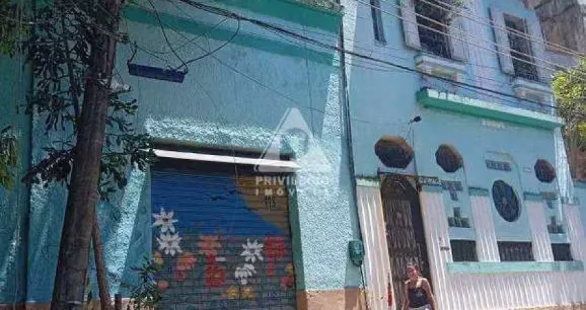 Casa duplex varanda, sala, 3 quartos, hall, garagem, quarto anexo externo e quintal