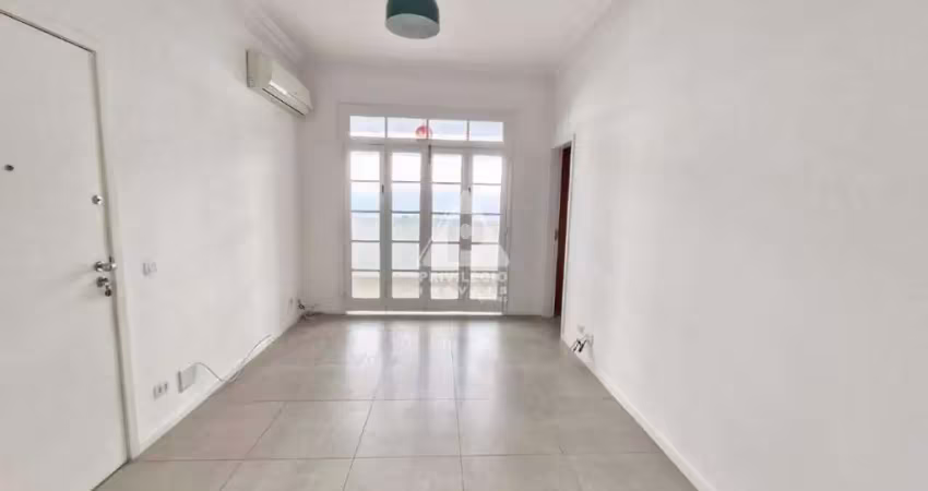 Sala, varanda interna, 3 quartos sendo 1 suíte, área de banheiro de serviço