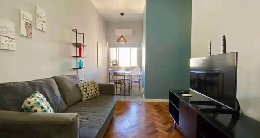 Legítimo quarto e sala reformado a venda no posto 4 de copacabana