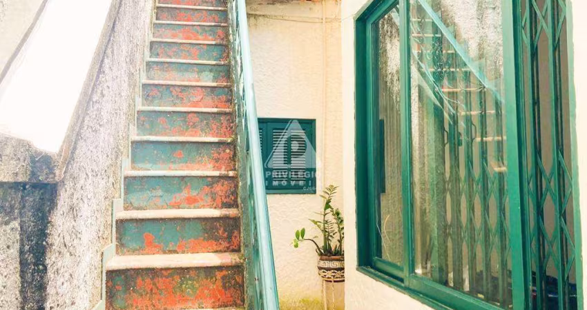 casa em rua transversal