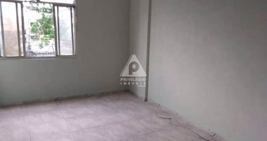 Apartamento a venda em Osvaldo Cruz. Sala Dois Quartos , Cozinha. Banheiro Social. Uma vaga na Convenção do Condomínio.
