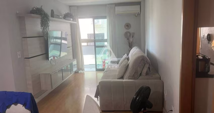 Apartamento a venda no Humaitá, 3 quartos sendo 1 suíte, varanda circular, dependência completa, 2 vagas escritura. Prédio com infraestrutura de lazer
