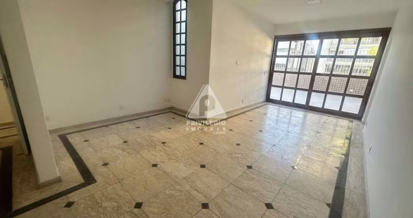 Cobertura de 5 quartos sendo um suíte, enorme terraço com churrasqueira e chuveirão, 3 vagas de garagem disponível para venda na Privilégio Imóveis