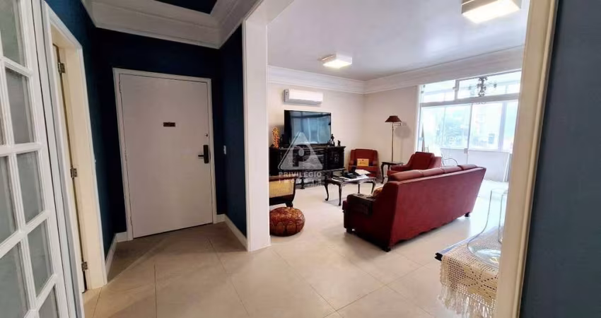 Amplo apartamento com 4 quartos e escritório nas Laranjeiras. 1 vaga.