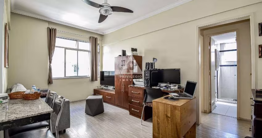 Sala e quarto, dependência completa, vaga na escritura, playground, salão de festa, churrasqueira, portaria 24H