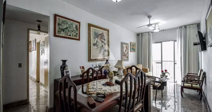 Maravilhoso dois quartos com linda vista para a lagoa.