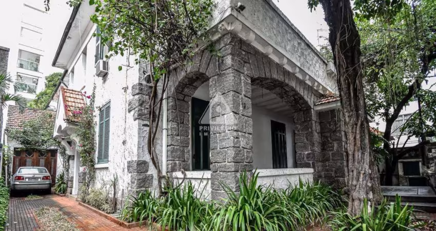 Excelente casa com 6 quartos, em rua transversal, no melhor ponto de Botafogo!