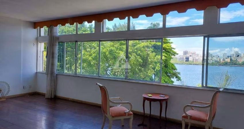 Apartamento com 200m² planta original, 4 quartos com vista incrível da Lagoa, Morro Dois Irmãos e Pedra da Gávea, sol da tarde.