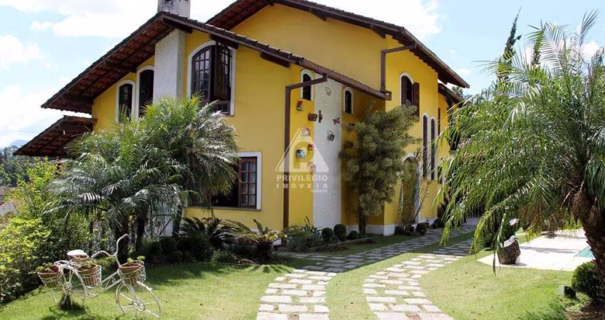 Casa à venda, 6 quartos, 3 suítes, 2 vagas, Carlos Guinle - Teresópolis/RJ
