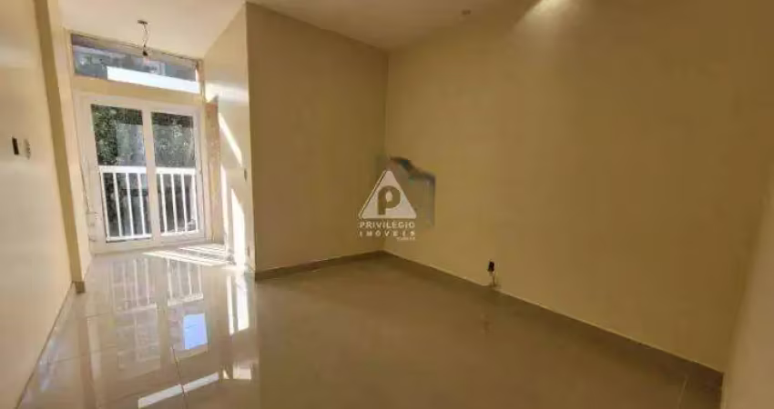 Sala e quarto, todo reformado, vista livre, janela anti-ruido, portaria24h, possibilidade de vaga