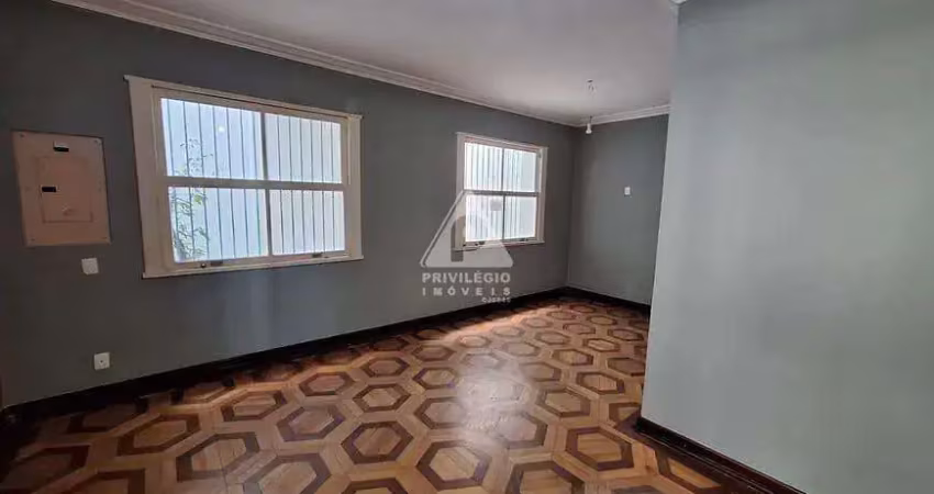 Casa à Venda na Urca: 4 Dormitórios e 250m²
