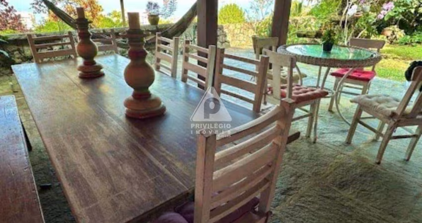 Casa à Venda em São Conrado - 4 Dormitórios e 320m²