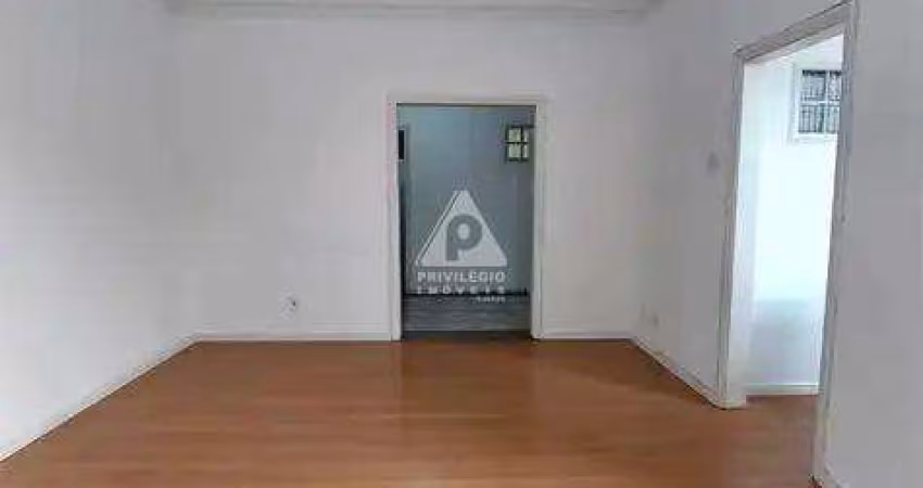 3 quartos sendo 1 suite, vaga, proximo do metro, dependencia completa, 120 metros