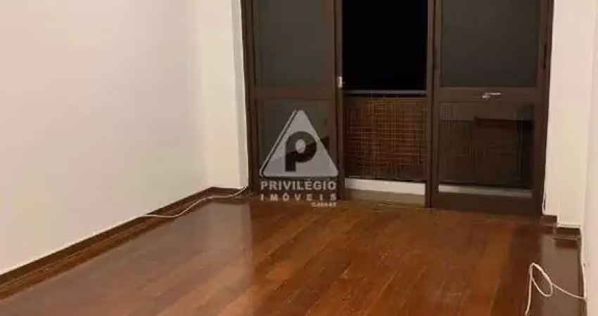Sala quarto com varanda e com dependência completa e com infraestrutura completa e vaga na escritura no humaitá