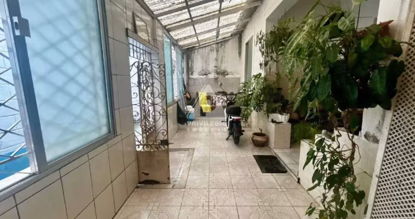 Casa de vila, 2 quartos, varanda em botafogo rio de janeiro, rj