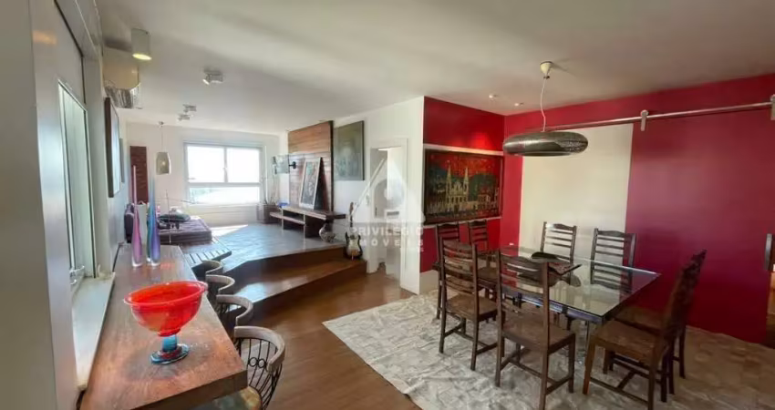 Apartamento de cinco quartos no flamengo com duas vagas, um por andar vista pão de açúcar disponível para venda na privilégio imóveis