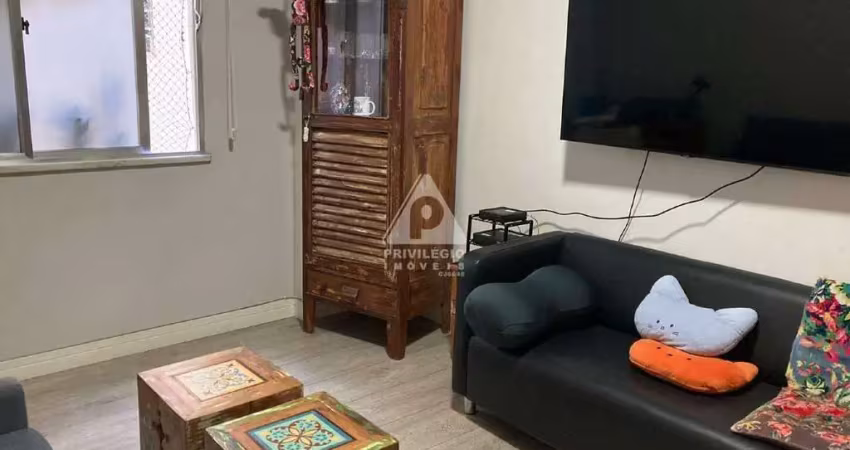 Humaitá! excelente apartamento composto de 2 quartos com armários!