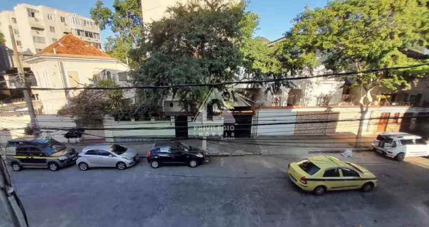 Apartamento de 2 quartos, com área de serviço e vista ampla