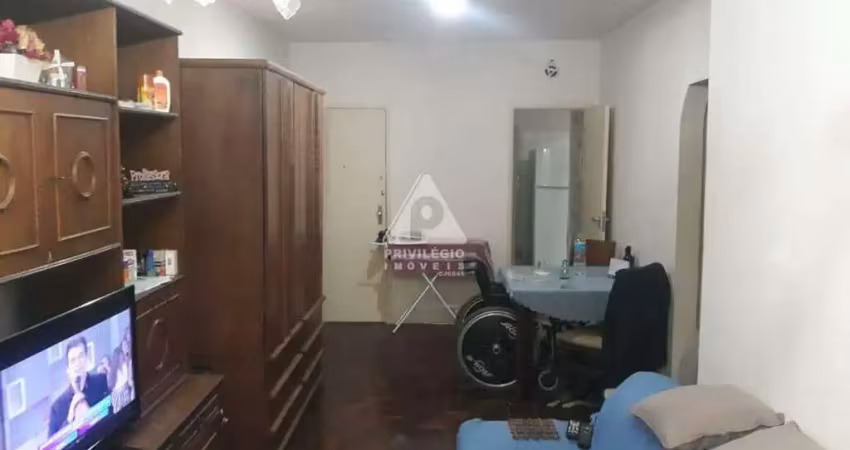 Apartamento de 2 quartos na glória com 4 vagas de garagem