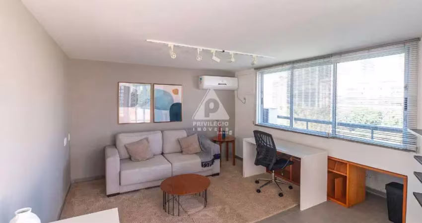 Cobertura duplex em ipanema: 2 quartos, 2 vagas e vista cinematográfica