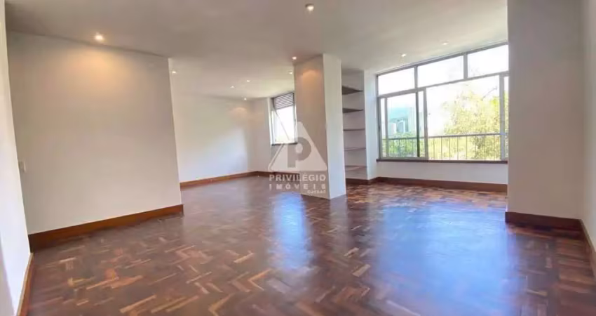 Apartamento em ipanema com vista deslumbrante para a lagoa e montanha.