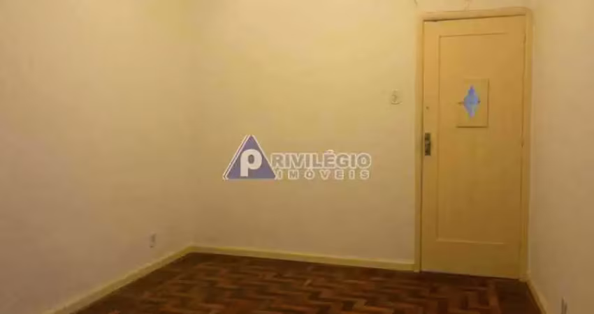 Apartamento garden | sala e quarto | ampla área externa | silencioso | próximo a comércio e metrô