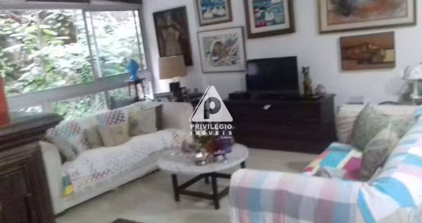 Apartamento de 125m² | 3 quartos (suíte) com varanda | vaga na escritura | vista montanha | lagoa