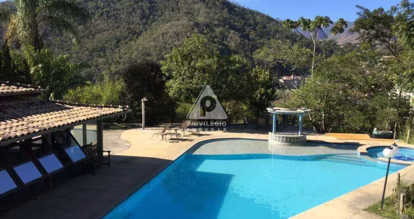 Mansão de luxo mobiliada em itaipava: 6 suítes, piscina e lazer completo