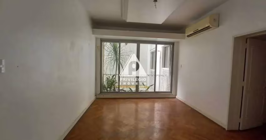 Apartamento em ipanema: 3 quartos, 180m², 1 vaga e a 1 quadra da praia
