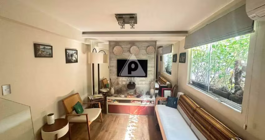 Apartamento duplex no leblon: 2 quartos, área externa e churrasqueira