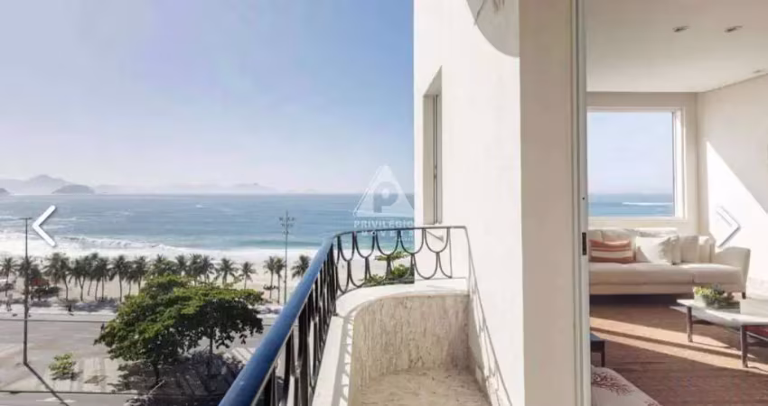 Impecável apartamento com vista total para a praia de copacabana