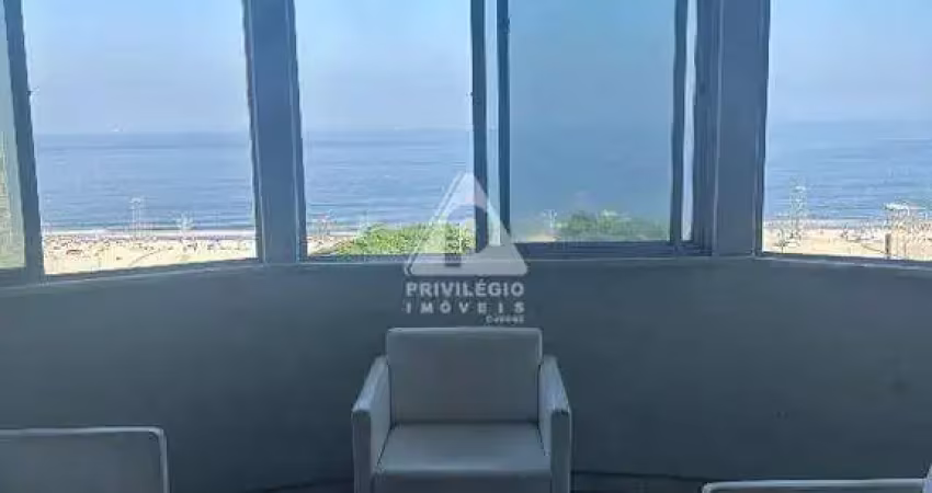 4 quartos, 1 vaga escriturada, 200m2, frente e com vista pro mar, no posto 2 em copacabana
