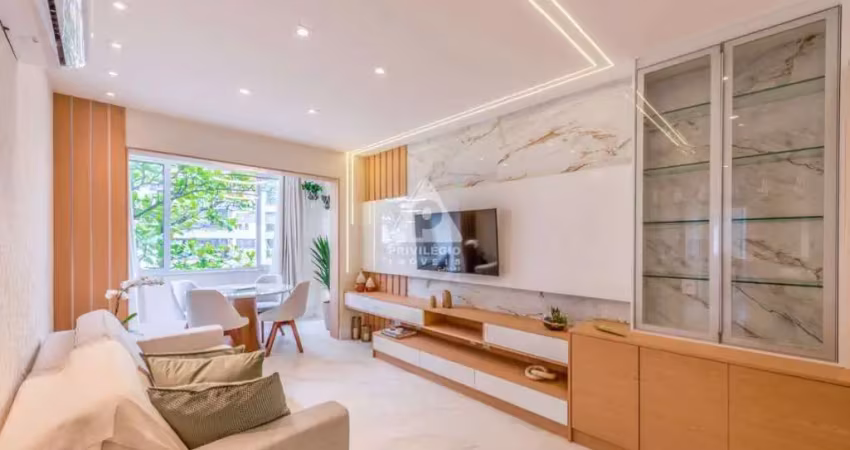 Belíssimo apartamento todo reformado e decorado, composto por 03 quartos com suíte e móveis planejados em todos os ambientes.