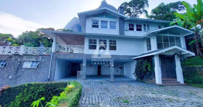Excelente casa de alto padrão com vista mar em São Conrado, 1.700m² de terreno.