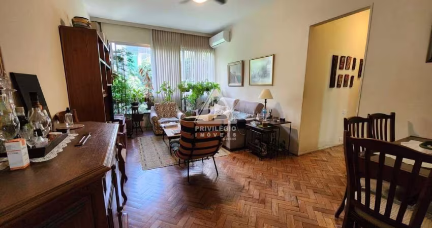 Excelente 3 quartos em rua calma e arborizada no bairro de Laranjeiras.