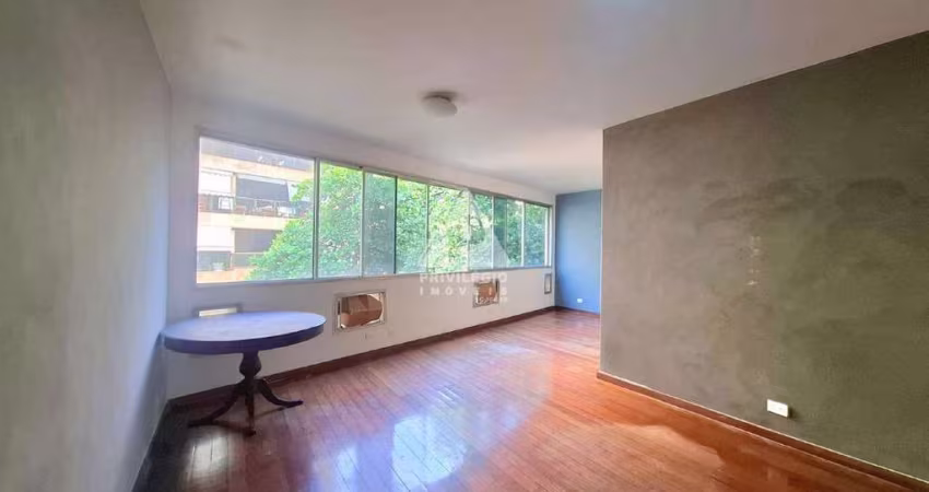 3 quartos 1 suíte 3 banheiros 136m2 1 vaga Excelente imóvel à venda na Privilégio Imóveis. Em Localização Privilegiada, Próximo ao metrô e praia.
