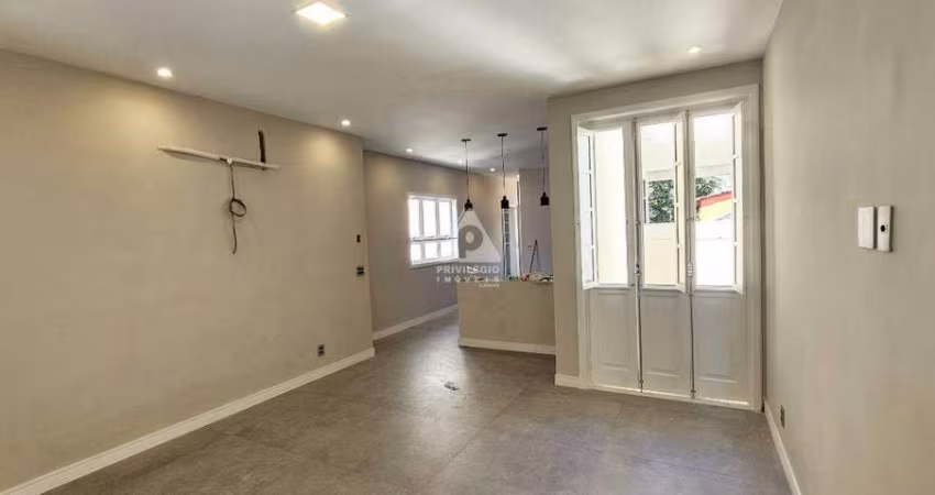 Excelente apartamento totalmente reformado com 02 quartos em Ipanema