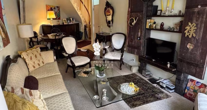 Dois quartos, sala, dois banheiros, uma vaga na escritura