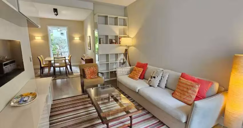 Charmosa cobertura duplex reformada com terraço privativo – 130 m²!
