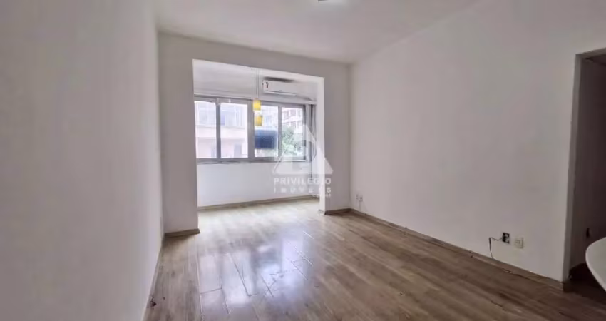 Apartamento á venda 2 quartos no posto 2 de copacabana - rio de janeiro