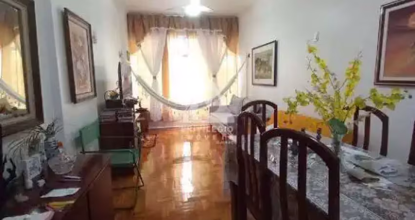 Excelente apartamento de dois quartos amplos repletos de armários embutidos