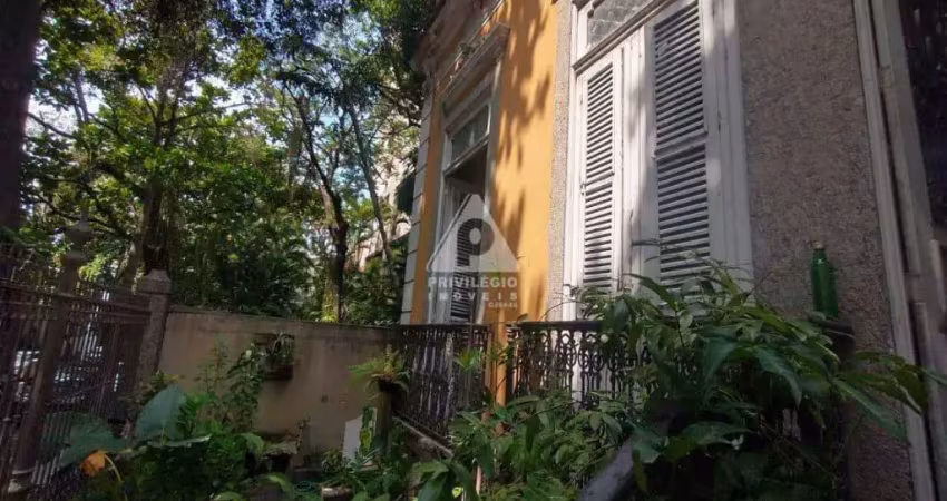 Casa de rua à venda, 3 quartos, laranjeiras - rio de janeiro/rj