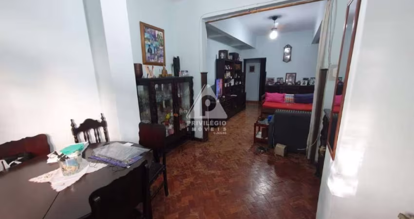 Apartamento de 2 quartos com vaga á venda no Flamengo