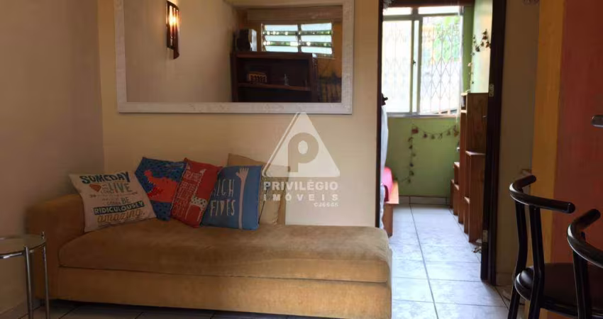 Santa Teresa, 2 quartos com dependência revertida/ escritório.