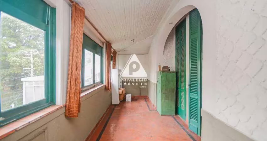 Incrível casa em santa teresa. perto ao largo dos guimarães.