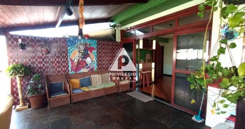 Cobertura linear 297m², com 3 quartos e vaga, à venda no flamengo!