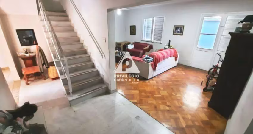 Casa de rua à venda, 5 quartos, 3 suítes, 2 vagas, Cosme Velho - RIO DE JANEIRO/RJ