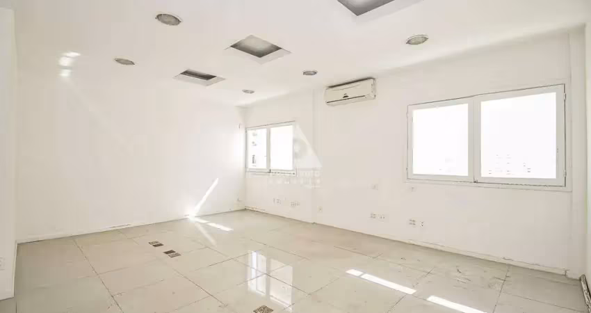 Sala comercial duplex reformada, 400 m² – pronta para uso e com vista livre