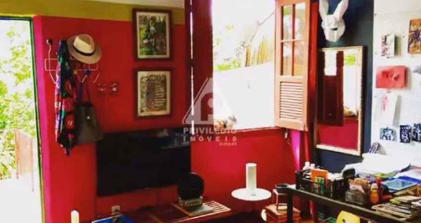 Casa de rua à venda, 2 quartos, santa teresa - rio de janeiro/rj