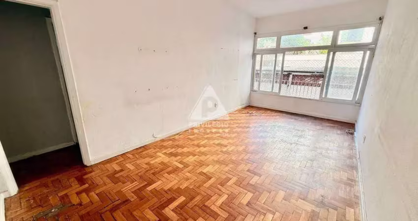 Apartamento de dois quartos com dependência completa em laranjeiras, disponível pra venda na privilégio imóveis